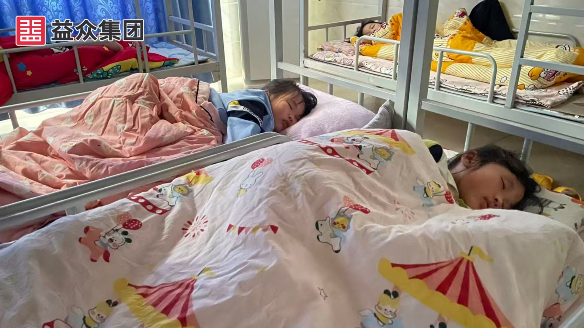 午休秩序井然，學(xué)生安然入睡1_副本